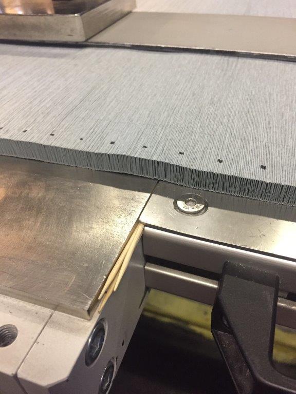 Materialstapel auf der Stanzmaschine in der Produktion der Otto Drücker GmbH